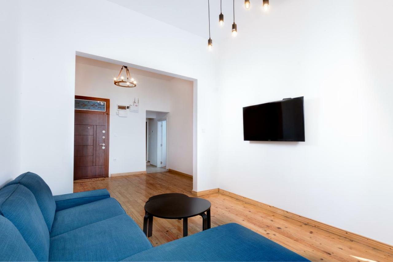 The White Apartment - Bogoridi Main Street Burgas Bagian luar foto